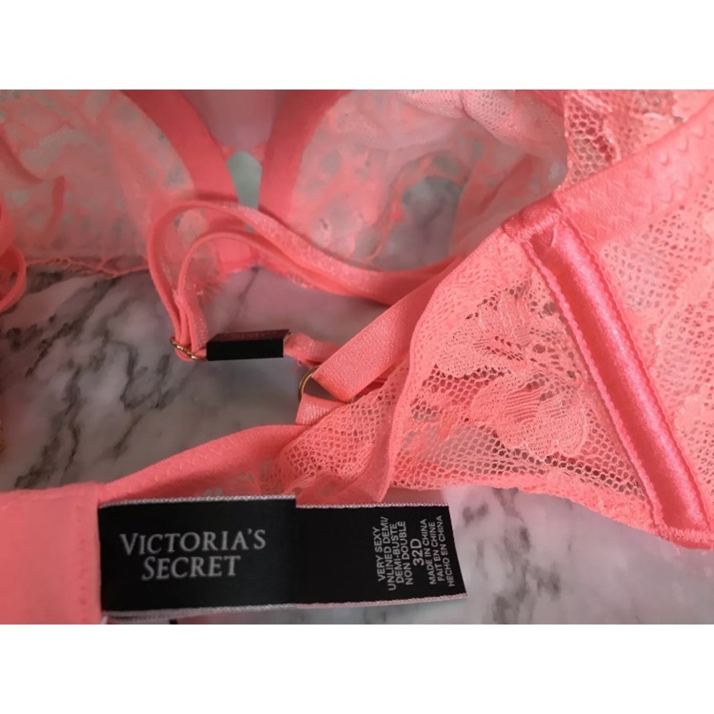 NWT Victoria's Secret Very Sexy Lace 32D Bra - Picture 7 of 8